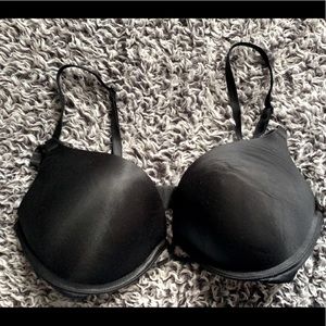 Victoria’s Secret (Padding Adds 2 cup sizes) 34C Bombshell Plunge (Black)